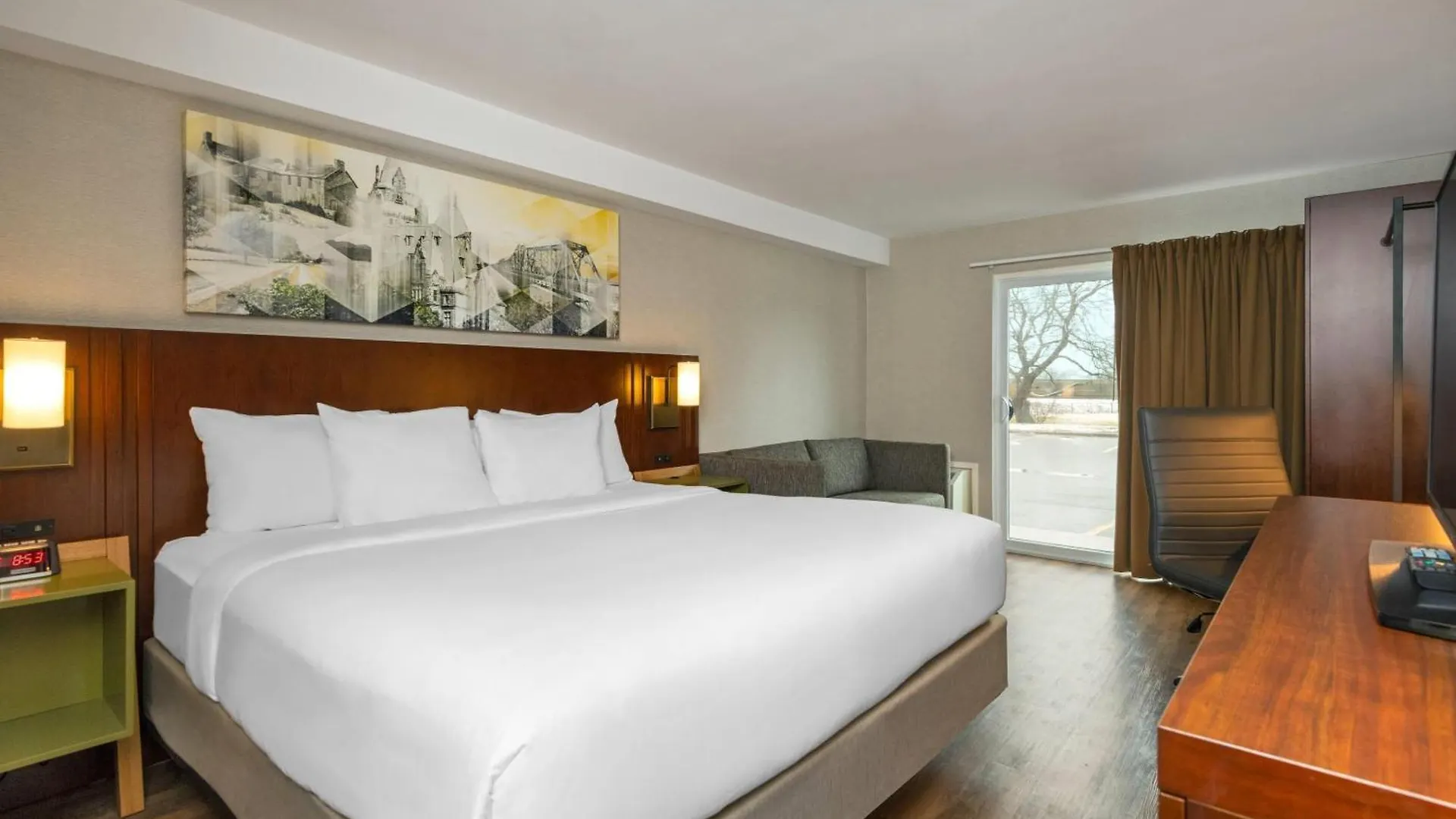 ***  Comfort Inn Ottawa Canada